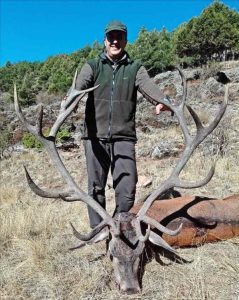 fernando_lopez_rececho_ciervo_reserva_montes_universales